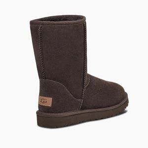 UGG Women’s Classic Short Boot, Chocolate (8)